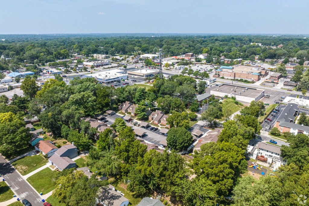 Aerial photo of Corinth townhomes surrounded by greenery
